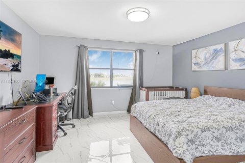 Купить кондоминиум в Майами, Флорида 2 спальни, 132.66м2, № 2045768 - фото 17