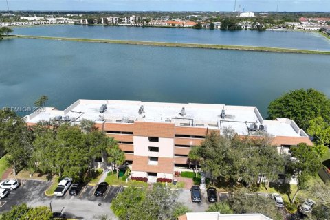 Купить кондоминиум в Майами, Флорида 2 спальни, 132.66м2, № 2045768 - фото 23