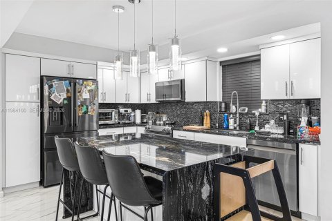 Купить кондоминиум в Майами, Флорида 2 спальни, 132.66м2, № 2045768 - фото 7