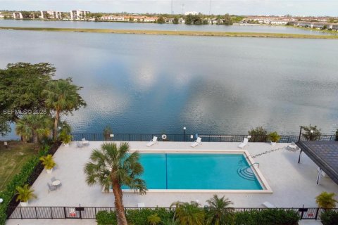 Купить кондоминиум в Майами, Флорида 2 спальни, 132.66м2, № 2045768 - фото 28