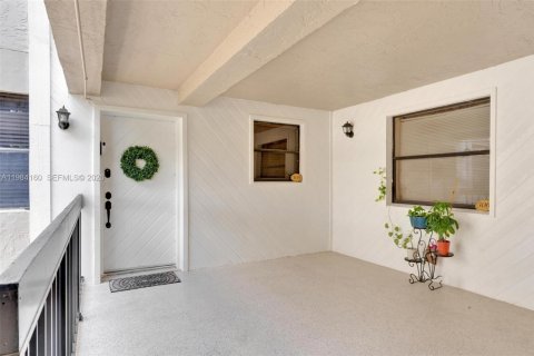 Купить кондоминиум в Майами, Флорида 2 спальни, 132.66м2, № 2045768 - фото 2