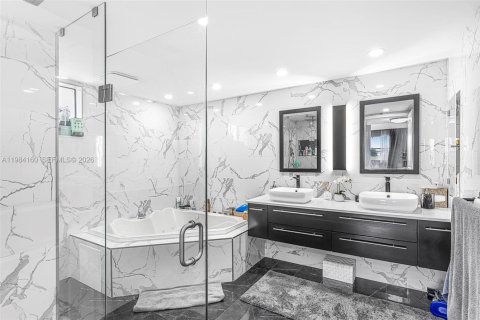 Купить кондоминиум в Майами, Флорида 2 спальни, 132.66м2, № 2045768 - фото 16