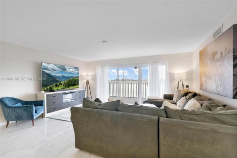 Купить кондоминиум в Майами, Флорида 2 спальни, 132.66м2, № 2045768 - фото 4