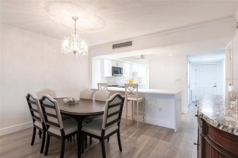 Condo in Venice, Florida, 2 bedrooms  № 1795429 - photo 19