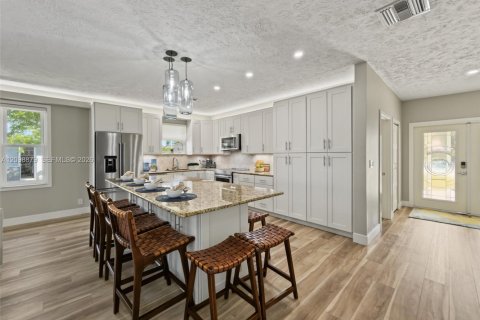 House in Naples, Florida 3 bedrooms, 218.32 sq.m. № 2395347 - photo 13