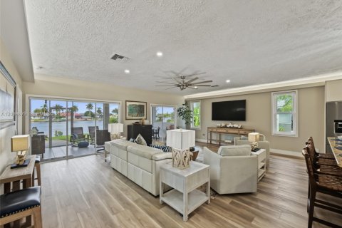 House in Naples, Florida 3 bedrooms, 218.32 sq.m. № 2395347 - photo 16