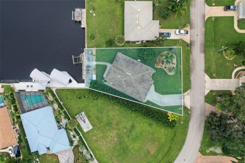 House in Naples, Florida 3 bedrooms, 218.32 sq.m. № 2395347 - photo 5