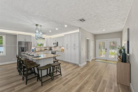 House in Naples, Florida 3 bedrooms, 218.32 sq.m. № 2395347 - photo 12