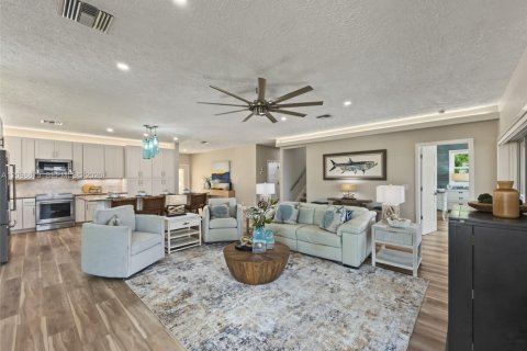 House in Naples, Florida 3 bedrooms, 218.32 sq.m. № 2395347 - photo 18
