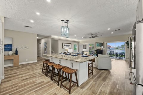 House in Naples, Florida 3 bedrooms, 218.32 sq.m. № 2395347 - photo 15