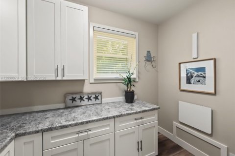 House in Naples, Florida 3 bedrooms, 218.32 sq.m. № 2395347 - photo 26