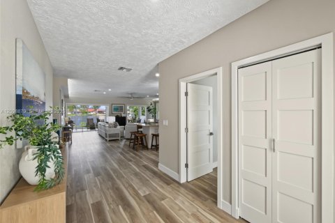 House in Naples, Florida 3 bedrooms, 218.32 sq.m. № 2395347 - photo 8