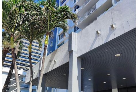Copropriété à vendre à Miami Beach, Floride: 2 chambres, 123.19 m2 № 1940155 - photo 10