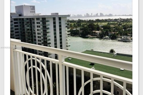 Copropriété à vendre à Miami Beach, Floride: 2 chambres, 123.19 m2 № 1940155 - photo 1