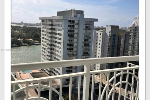 Copropriété à vendre à Miami Beach, Floride: 2 chambres, 123.19 m2 № 1940155 - photo 13