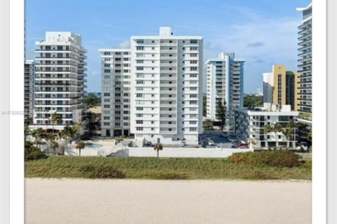 Copropriété à vendre à Miami Beach, Floride: 2 chambres, 123.19 m2 № 1940155 - photo 11