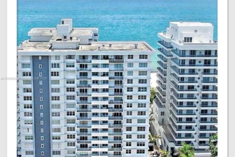 Copropriété à vendre à Miami Beach, Floride: 2 chambres, 123.19 m2 № 1940155 - photo 15