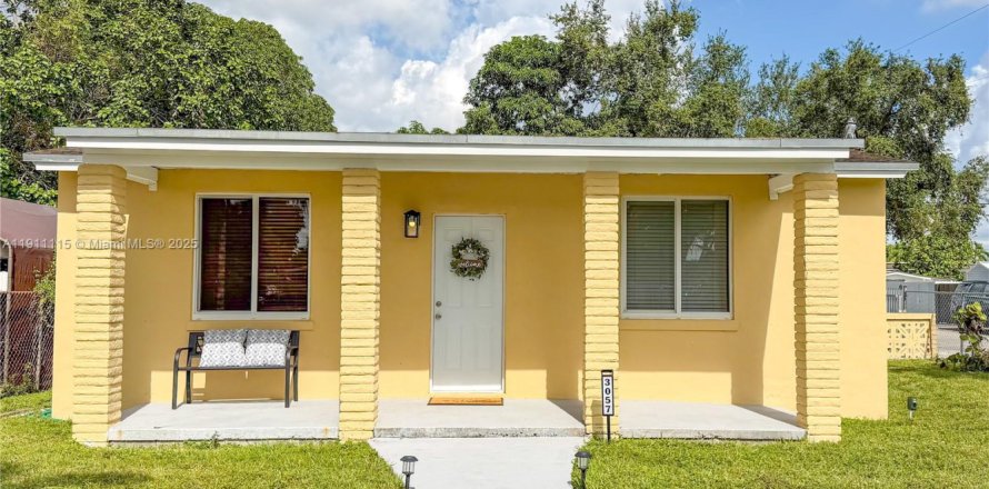 Casa en Miami, Florida 2 dormitorios, 107.4 m2 № 1967368