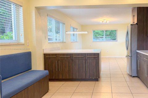 Casa en venta en Miami, Florida, 2 dormitorios, 107.4 m2 № 1967368 - foto 11