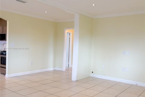 Casa en venta en Miami, Florida, 2 dormitorios, 107.4 m2 № 1967368 - foto 7
