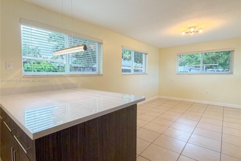Casa en venta en Miami, Florida, 2 dormitorios, 107.4 m2 № 1967368 - foto 16