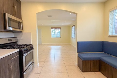Casa en venta en Miami, Florida, 2 dormitorios, 107.4 m2 № 1967368 - foto 23