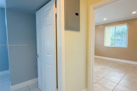 Casa en venta en Miami, Florida, 2 dormitorios, 107.4 m2 № 1967368 - foto 27
