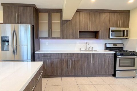 Casa en venta en Miami, Florida, 2 dormitorios, 107.4 m2 № 1967368 - foto 14