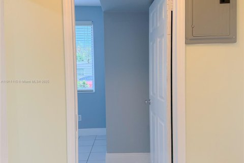 Casa en venta en Miami, Florida, 2 dormitorios, 107.4 m2 № 1967368 - foto 26