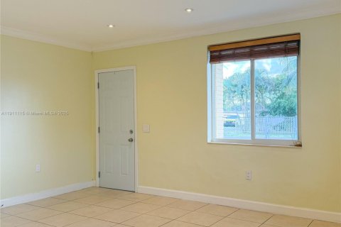 Casa en venta en Miami, Florida, 2 dormitorios, 107.4 m2 № 1967368 - foto 8