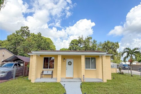 Casa en venta en Miami, Florida, 2 dormitorios, 107.4 m2 № 1967368 - foto 3