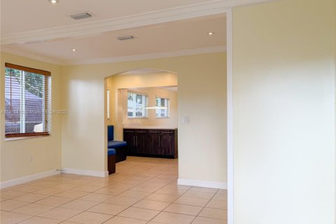 Casa en venta en Miami, Florida, 2 dormitorios, 107.4 m2 № 1967368 - foto 5