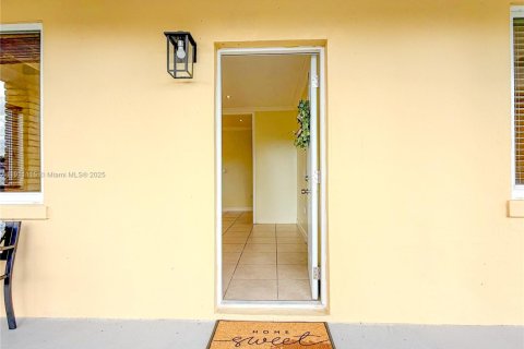 Casa en venta en Miami, Florida, 2 dormitorios, 107.4 m2 № 1967368 - foto 4