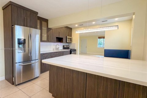 Casa en venta en Miami, Florida, 2 dormitorios, 107.4 m2 № 1967368 - foto 17