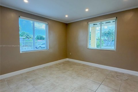 Casa en venta en Miami, Florida, 2 dormitorios, 107.4 m2 № 1967368 - foto 28