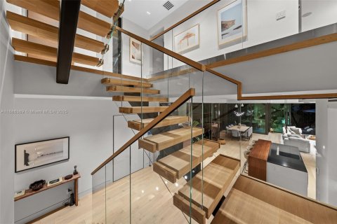 Villa ou maison à louer à Fort Lauderdale, Floride: 5 chambres, 398.27 m2 № 1983360 - photo 13