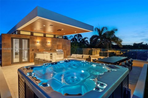 Villa ou maison à louer à Fort Lauderdale, Floride: 5 chambres, 398.27 m2 № 1983360 - photo 5