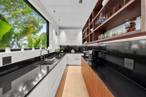 Villa ou maison à louer à Fort Lauderdale, Floride: 5 chambres, 398.27 m2 № 1983360 - photo 18