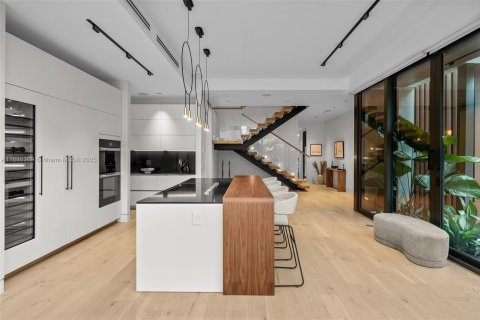 Villa ou maison à louer à Fort Lauderdale, Floride: 5 chambres, 398.27 m2 № 1983360 - photo 16