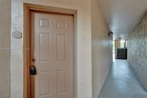 Condo in Davie, Florida, 2 bedrooms  № 1864607 - photo 1