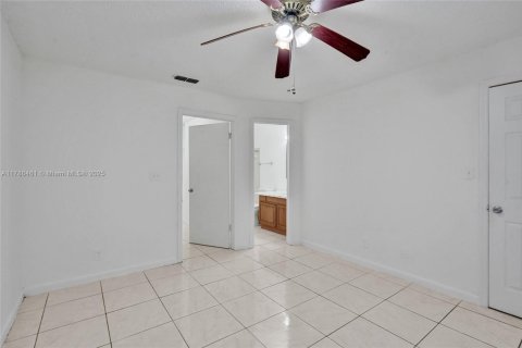 Condo in Davie, Florida, 2 bedrooms  № 1864607 - photo 17