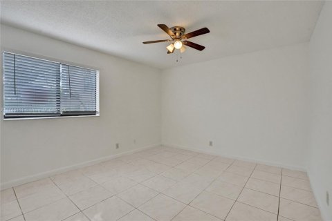Condo in Davie, Florida, 2 bedrooms  № 1864607 - photo 21