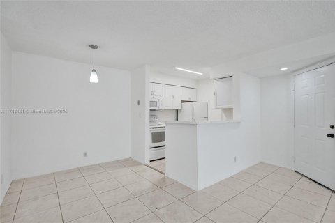 Condo in Davie, Florida, 2 bedrooms  № 1864607 - photo 8