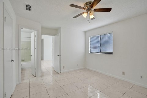 Condo in Davie, Florida, 2 bedrooms  № 1864607 - photo 22