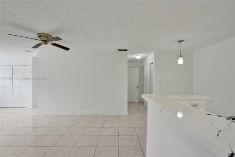 Condo in Davie, Florida, 2 bedrooms  № 1864607 - photo 6