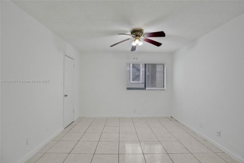 Condo in Davie, Florida, 2 bedrooms  № 1864607 - photo 15