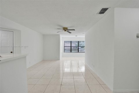 Condo in Davie, Florida, 2 bedrooms  № 1864607 - photo 14