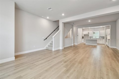 Adosado en venta en Saint Petersburg, Florida, 3 dormitorios, 181.35 m2 № 1824116 - foto 5