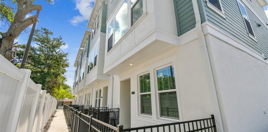 Adosado en Saint Petersburg, Florida 3 dormitorios, 181.35 m2 № 1824116