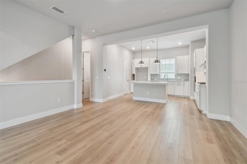 Adosado en venta en Saint Petersburg, Florida, 3 dormitorios, 181.35 m2 № 1824116 - foto 2
